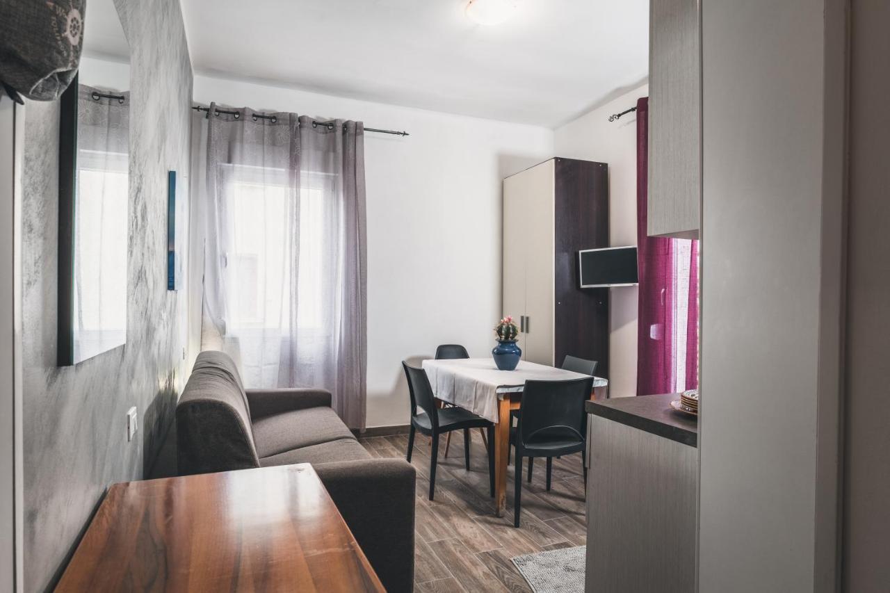 Bulldog Station Apartments With Private Wc, Ac, Tv Mestre Exteriör bild