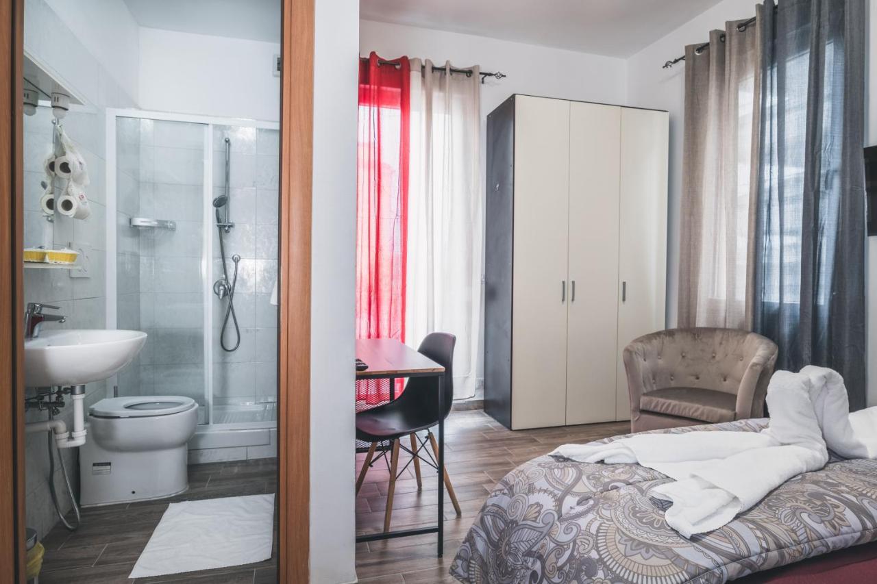 Bulldog Station Apartments With Private Wc, Ac, Tv Mestre Exteriör bild