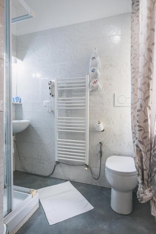 Bulldog Station Apartments With Private Wc, Ac, Tv Mestre Exteriör bild