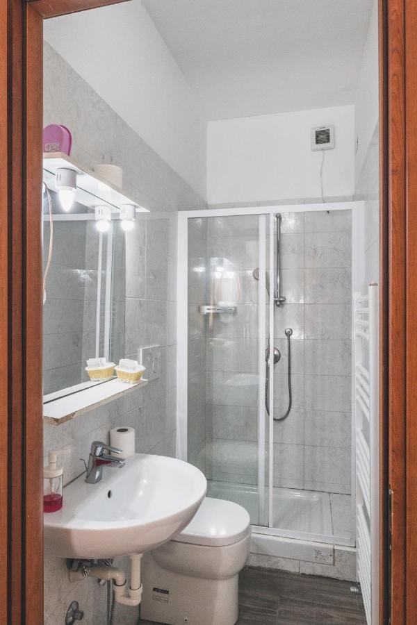 Bulldog Station Apartments With Private Wc, Ac, Tv Mestre Exteriör bild