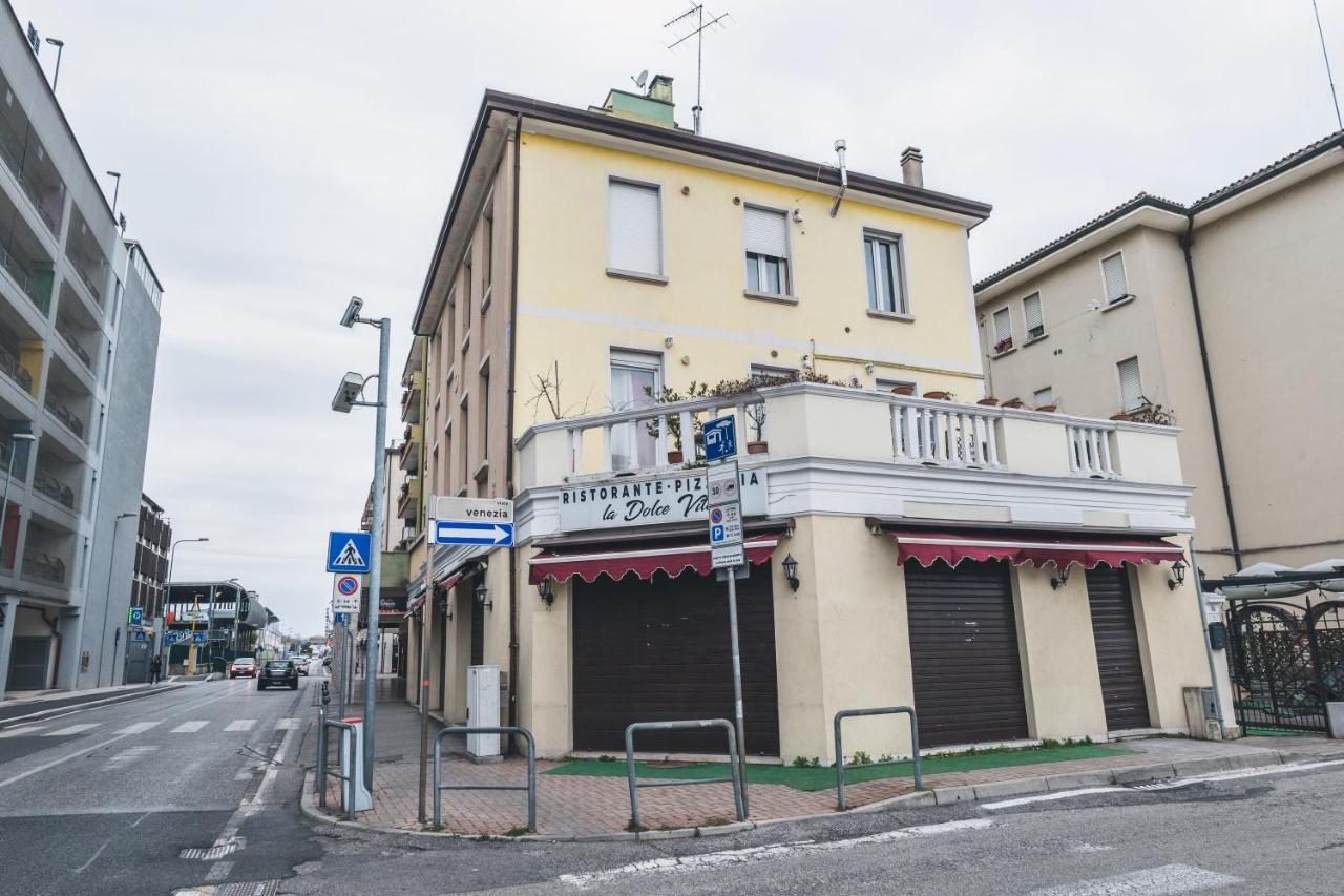 Bulldog Station Apartments With Private Wc, Ac, Tv Mestre Exteriör bild
