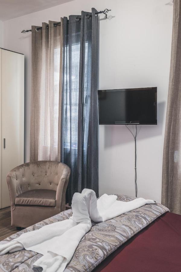 Bulldog Station Apartments With Private Wc, Ac, Tv Mestre Exteriör bild