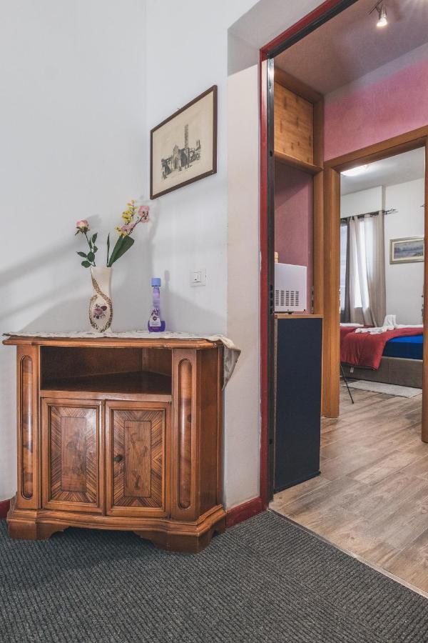 Bulldog Station Apartments With Private Wc, Ac, Tv Mestre Exteriör bild