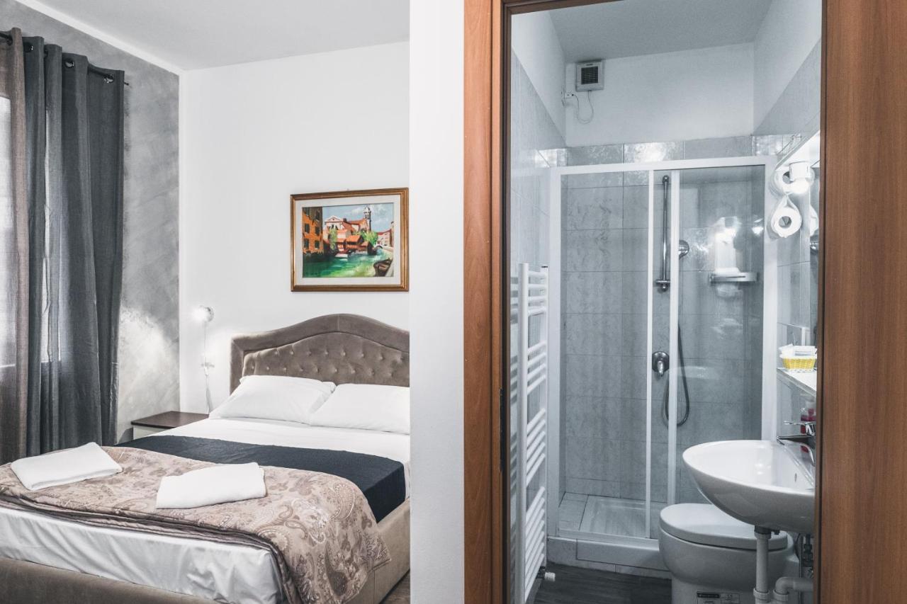 Bulldog Station Apartments With Private Wc, Ac, Tv Mestre Exteriör bild